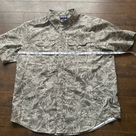 Patagonia Self Guided Hike Garden  Hawaiian button down short sleeve shirt - Picture 4 of 10